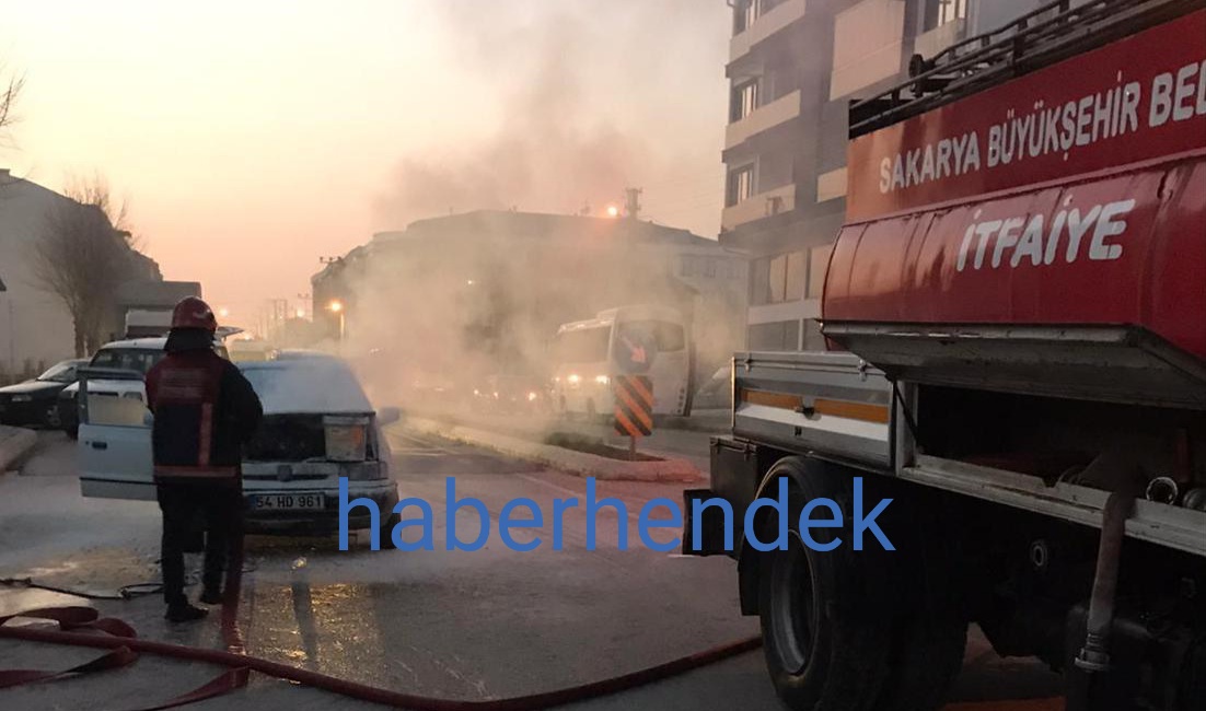 Hendek’te Otomobil Tutuştu Maddi Hasar Meydana Geldi