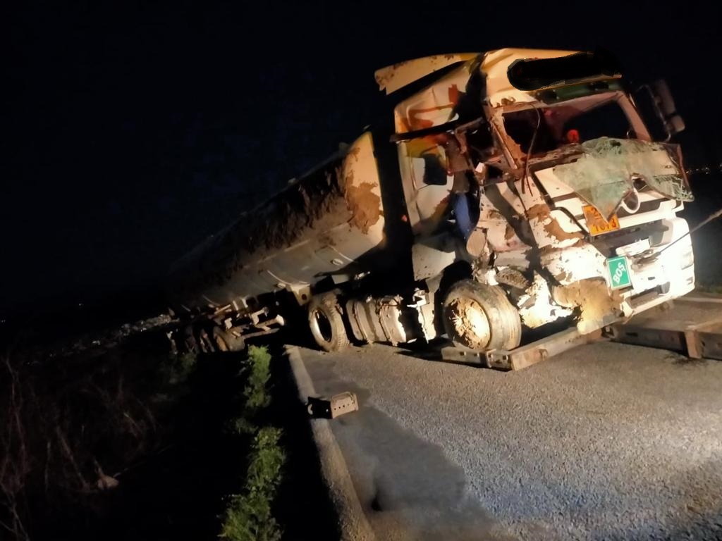 Hendekli Tır Şoförü Manisa’da Kazada Yaralandı