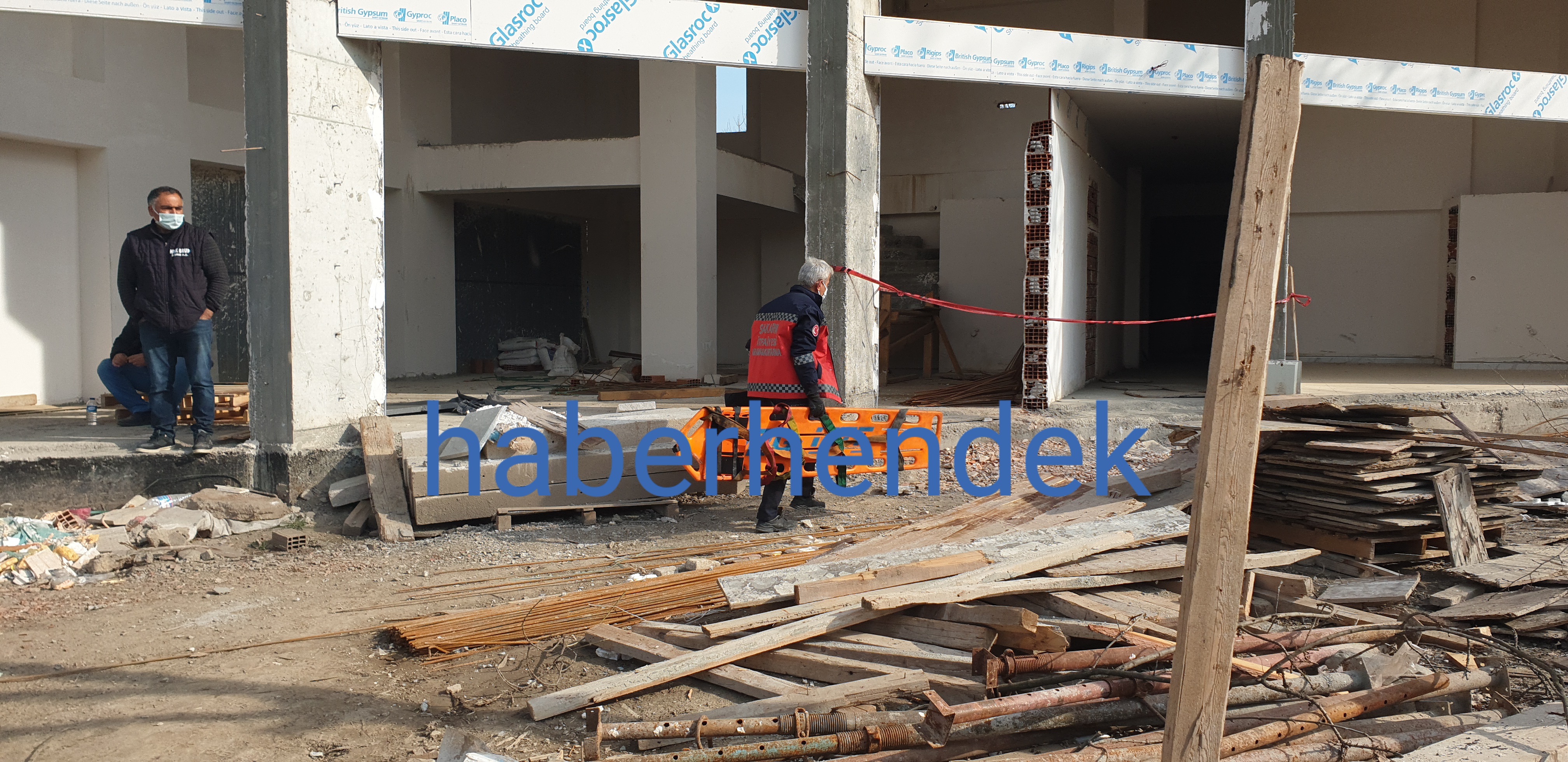 Asansör boşluğuna düştü hayatını kaybetti