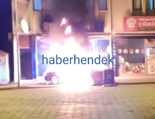 Hendek’te bir otomobil önce kundaklandı sonra kurşunlandı