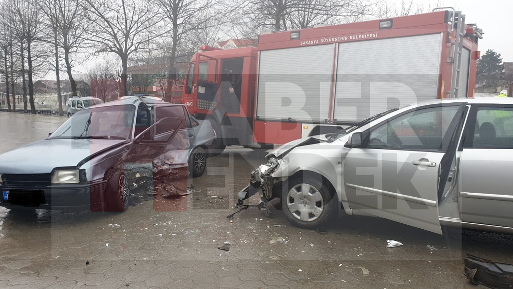 İki Otomobil Çarpıştı İki Yaralı