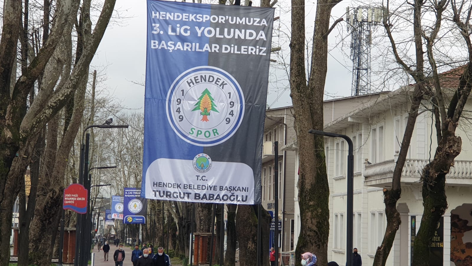 Hendek Bayraklarla Donatılıyor