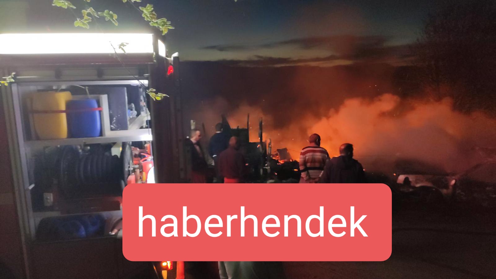 İftar Vakti Çıkan Yangında Ev ve Otomobil Kül Oldu