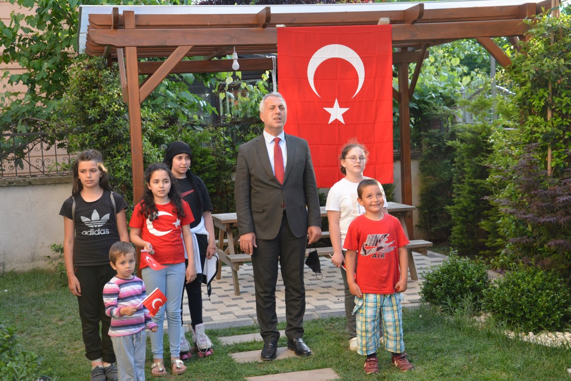 COŞKUYLA İSTİKLAL MARŞIMIZI OKUDUK