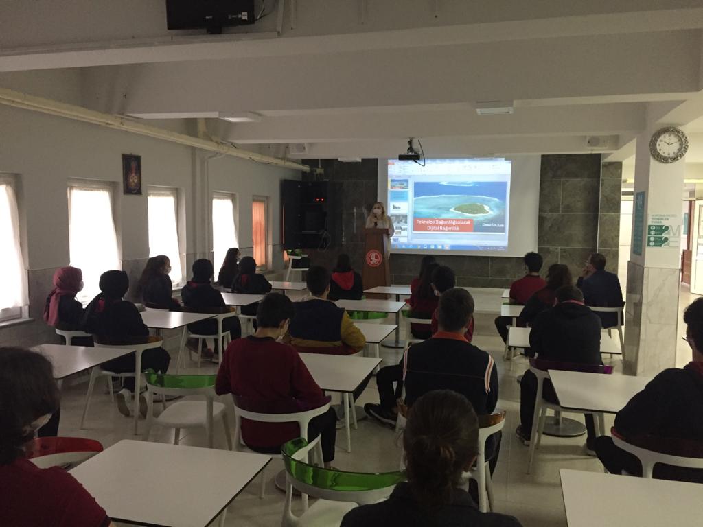 Hendek Atike Hanım Lisesinde Teknoloji Bağımlılığı Semineri  