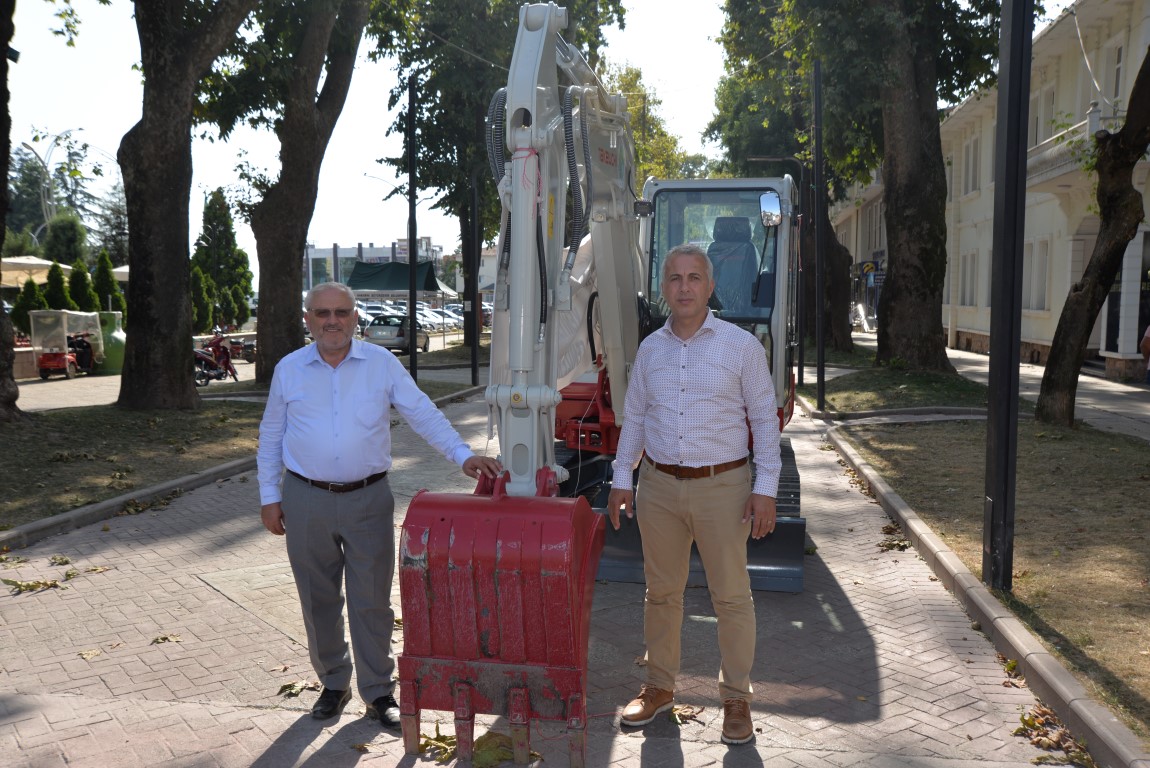 Hendek Belediyesi mini Paletli Ekskavatör aldı