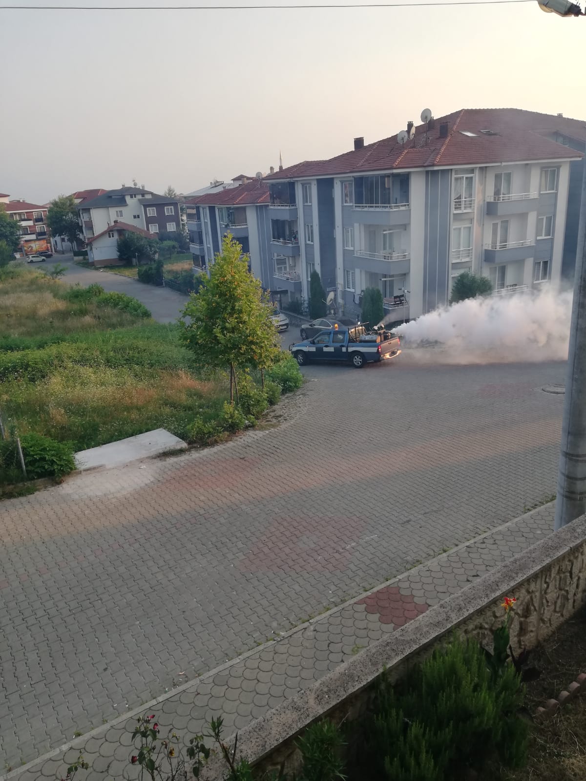 SİNEKLE MÜCADELE ÇALIŞMALARI DEVAM EDİYOR
