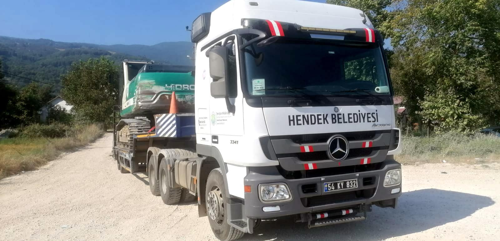 Hendek Belediyesinden Yangın Bölgesine İş Makinesi Desteği