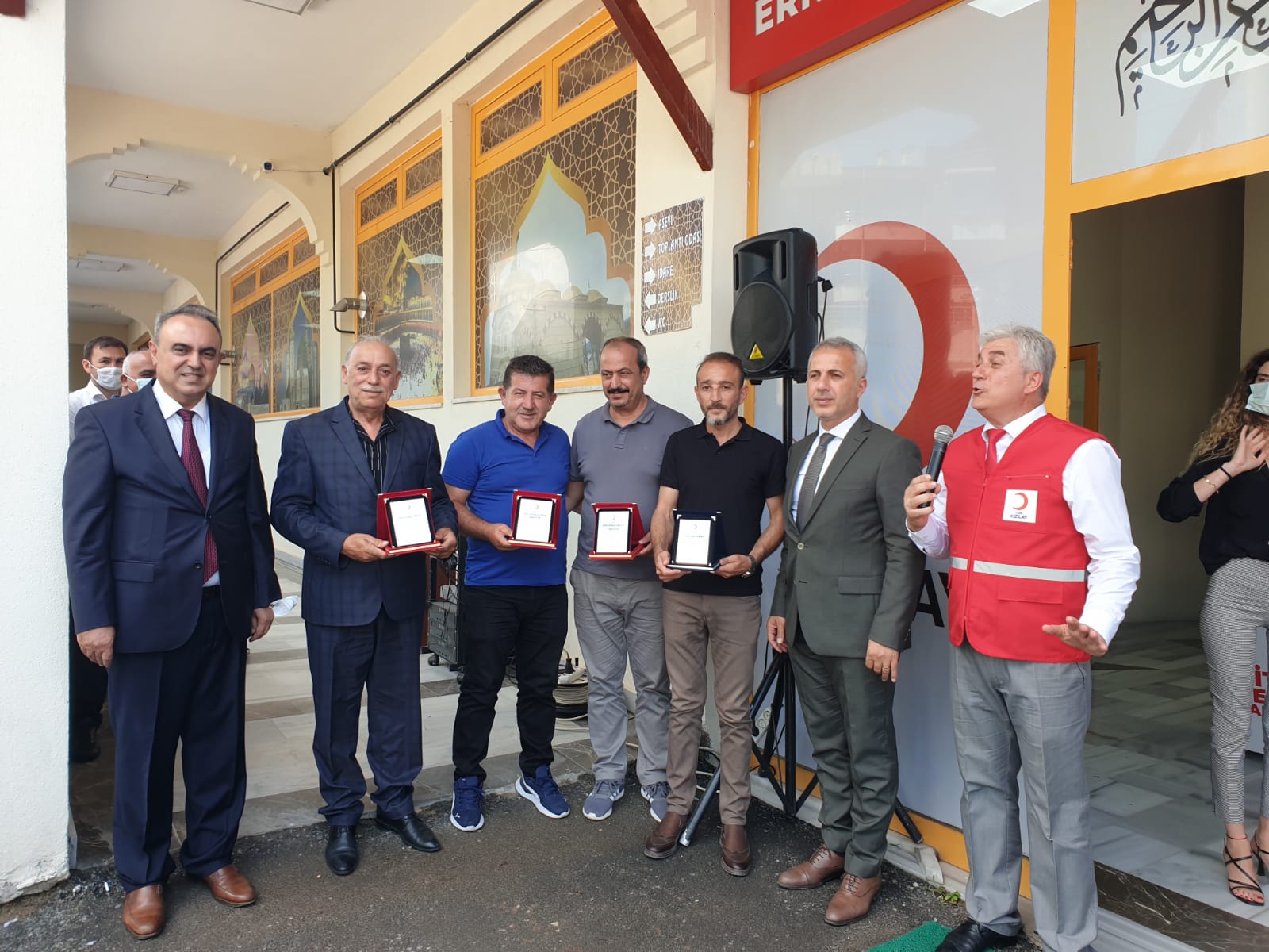 Kızılay- Hendek Belediyesi Erkan Albayrakoğlu Aşevinde Plaket Töreni