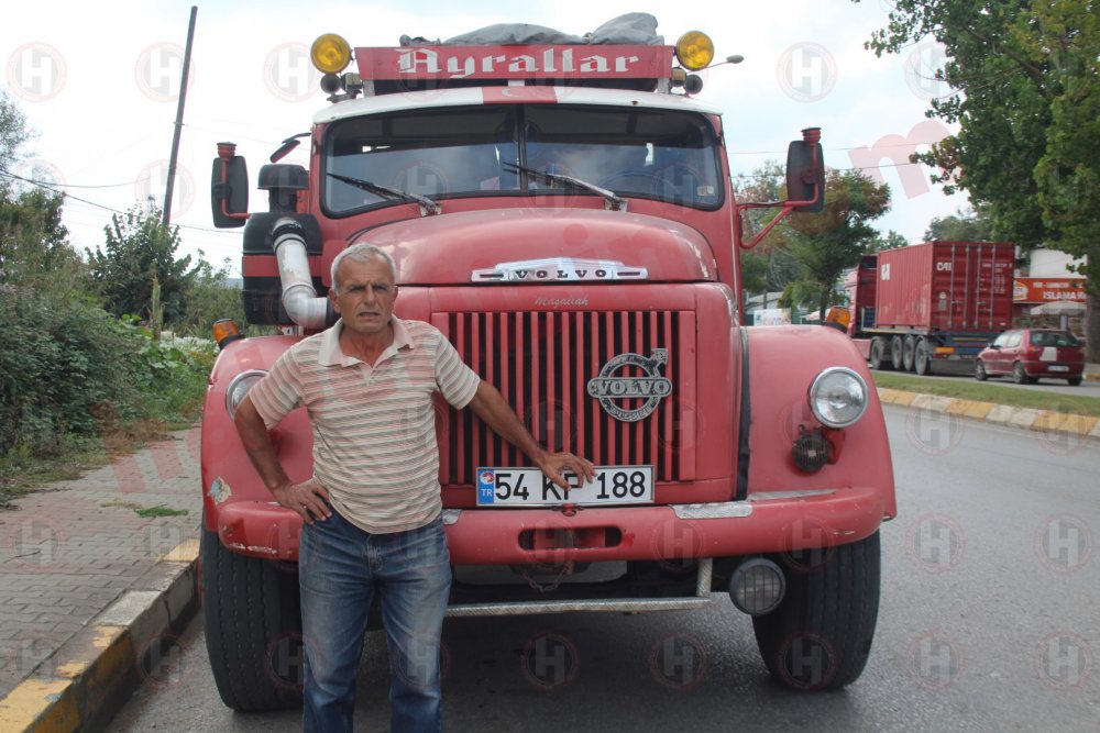 1963 model TIR ile geçimini sağlıyor