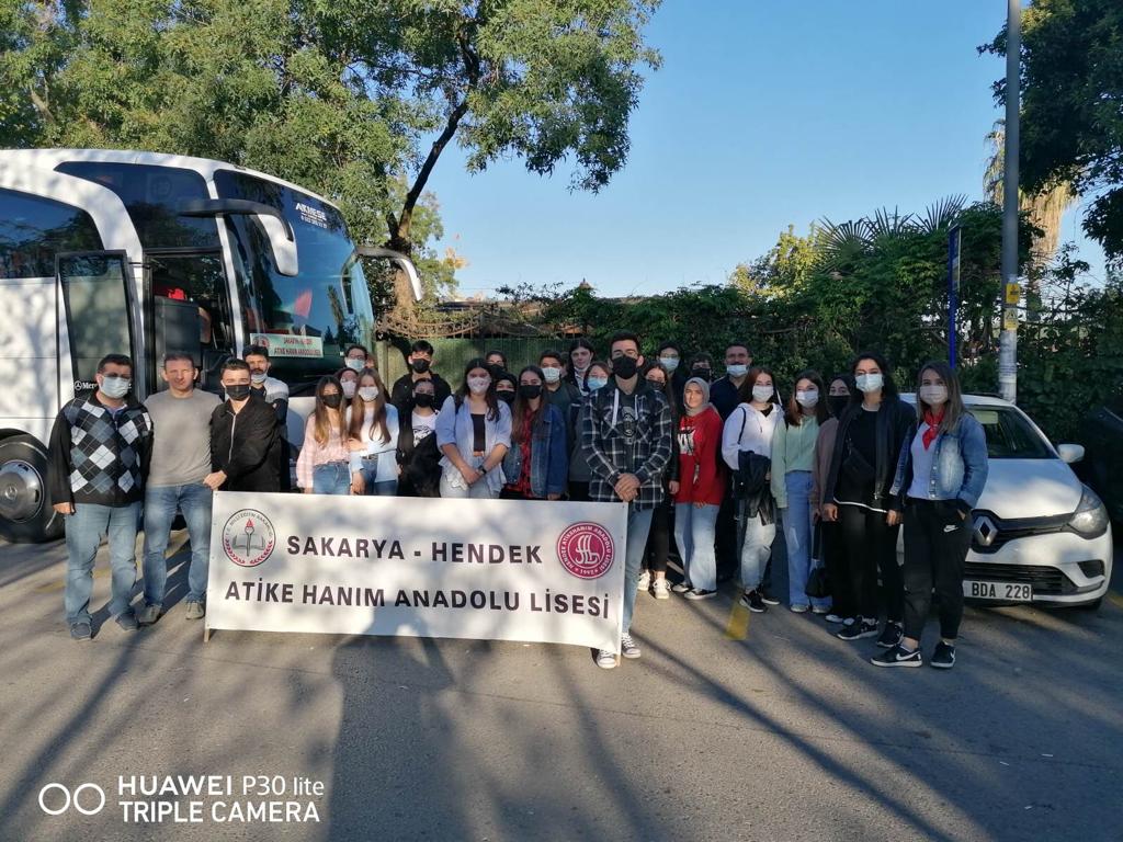 Atike Hanımlı Gençler Ayakları Yere Basmayan Festivalde