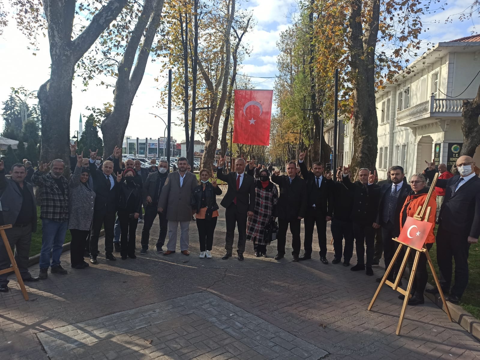 Hendek'te Başbuğ Türkeş Resim Sergisi Açıldı