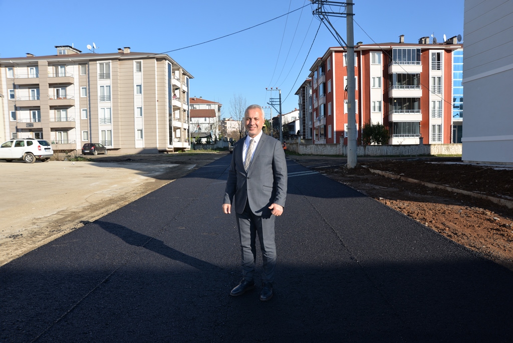 YENİMAHALLE’DE ASFALTLAMA BAŞLADI
