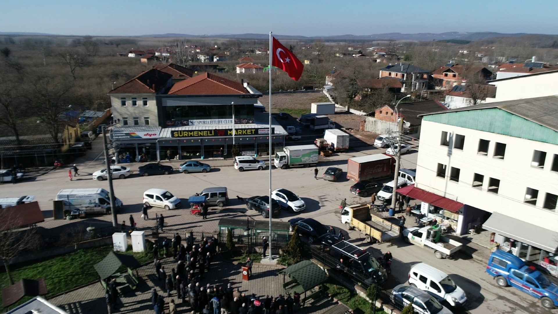 YEŞİLYURT’A DEV TÜRK BAYRAĞI
