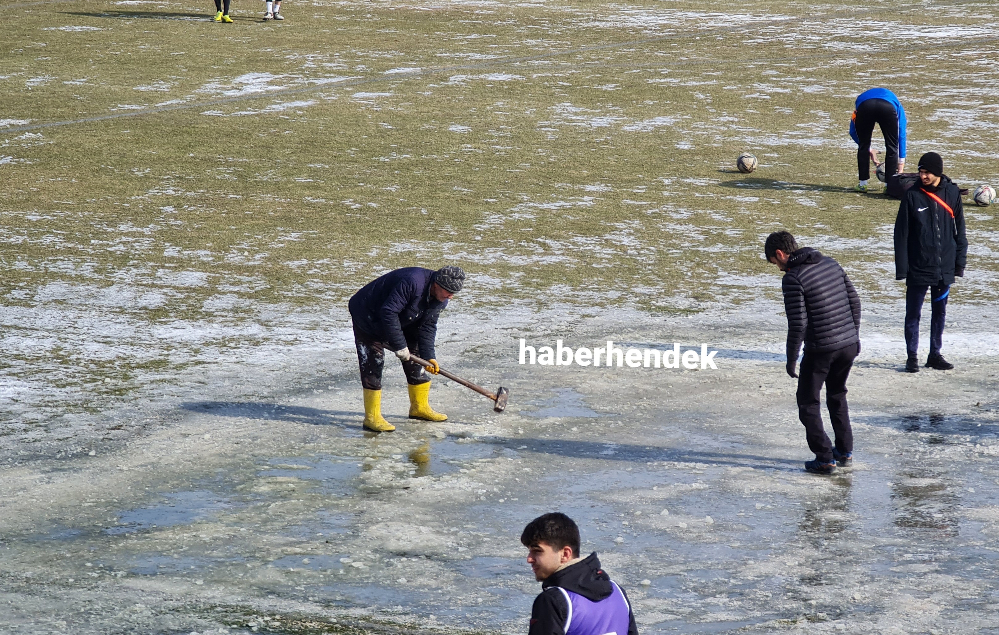 Futbol sahalarında görülmemiş olay