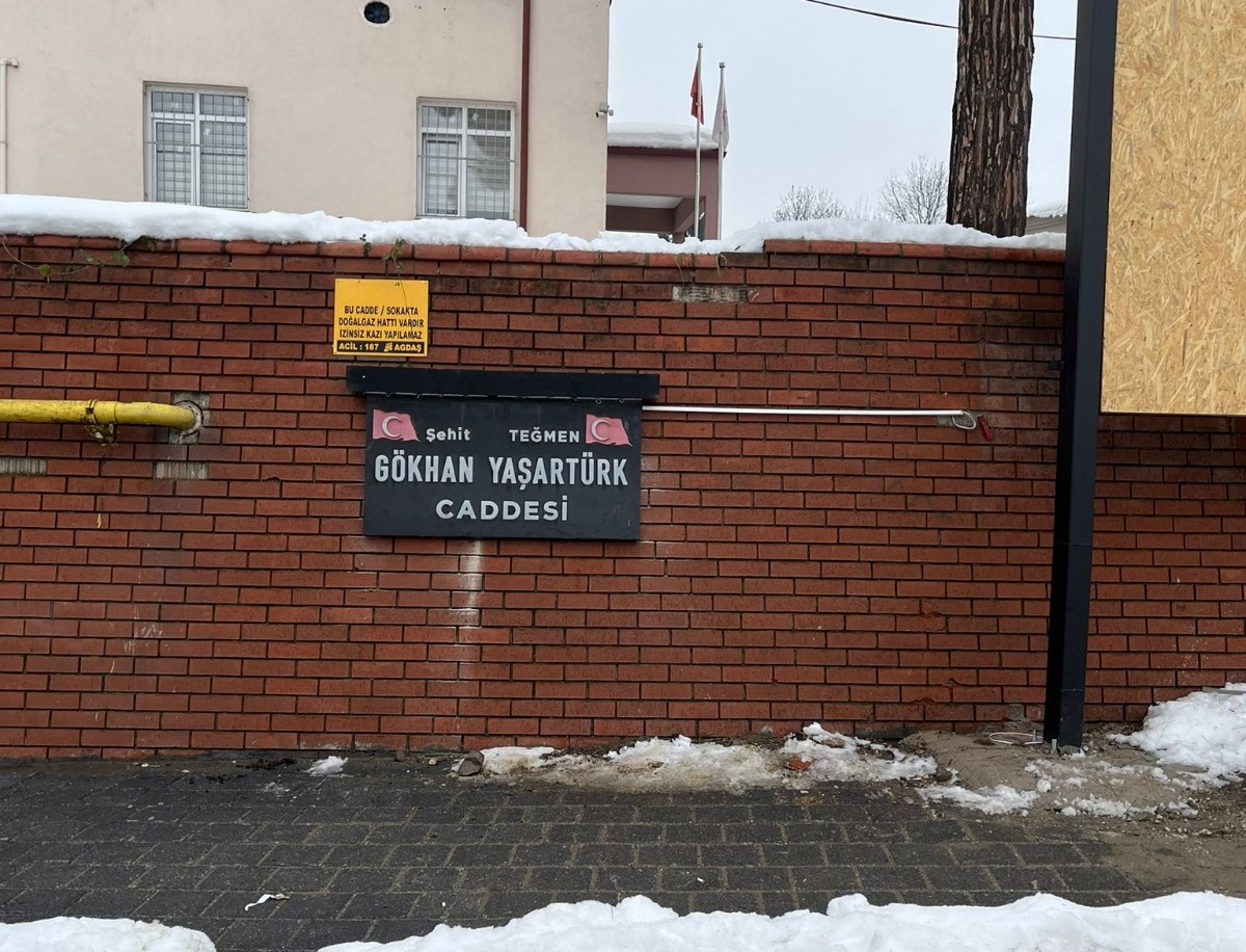 Tabela ve billboardlar üzerinden saldırıları kim kaşıyor?