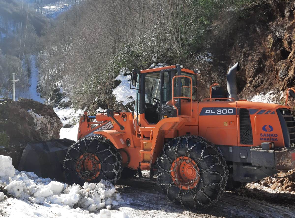 HEYELAN NEDENİYLE KAPANAN YOL ULAŞIMA AÇILDI