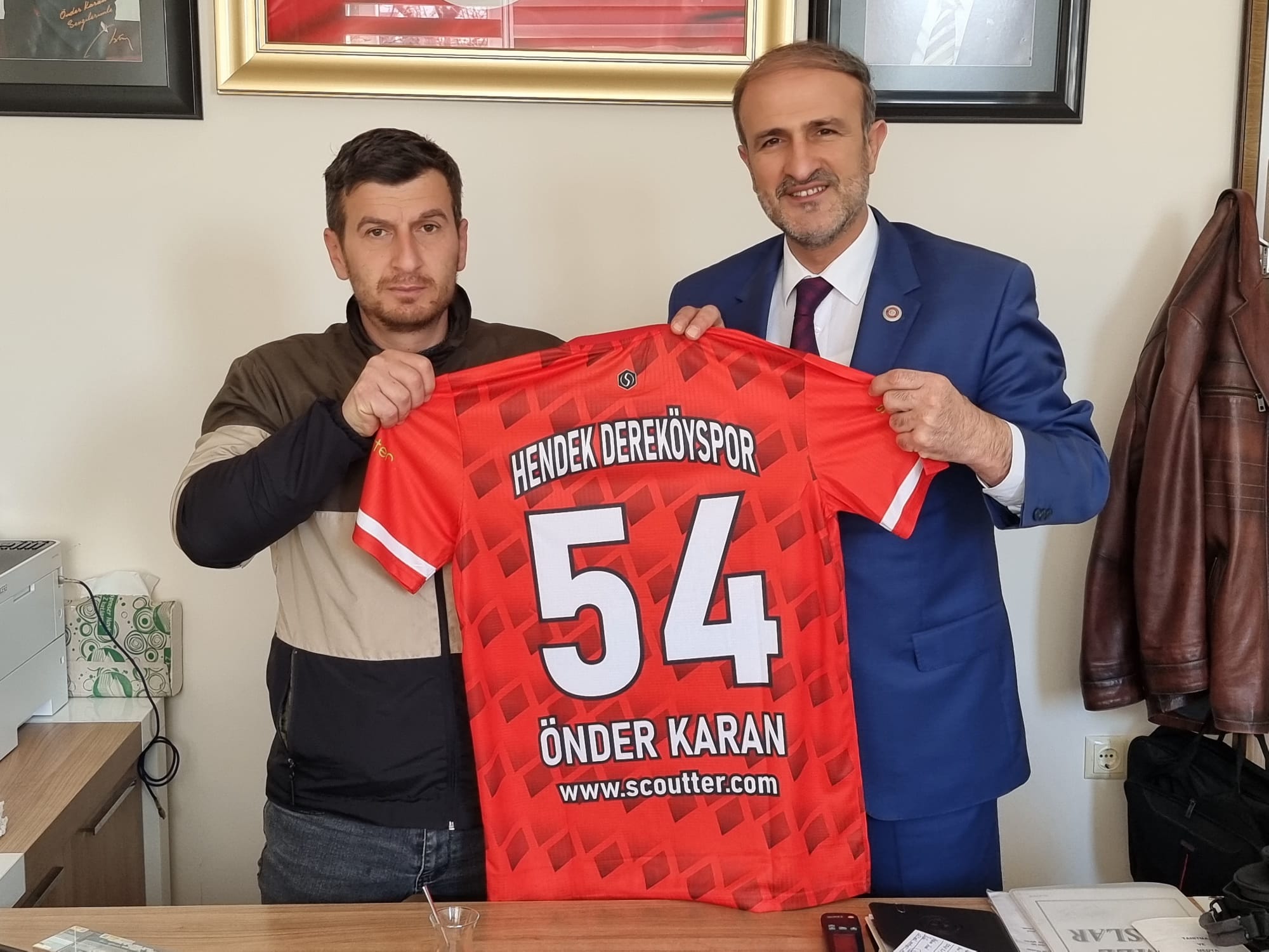 Dereköyspor’dan Destek Verenlere Forma Hediye