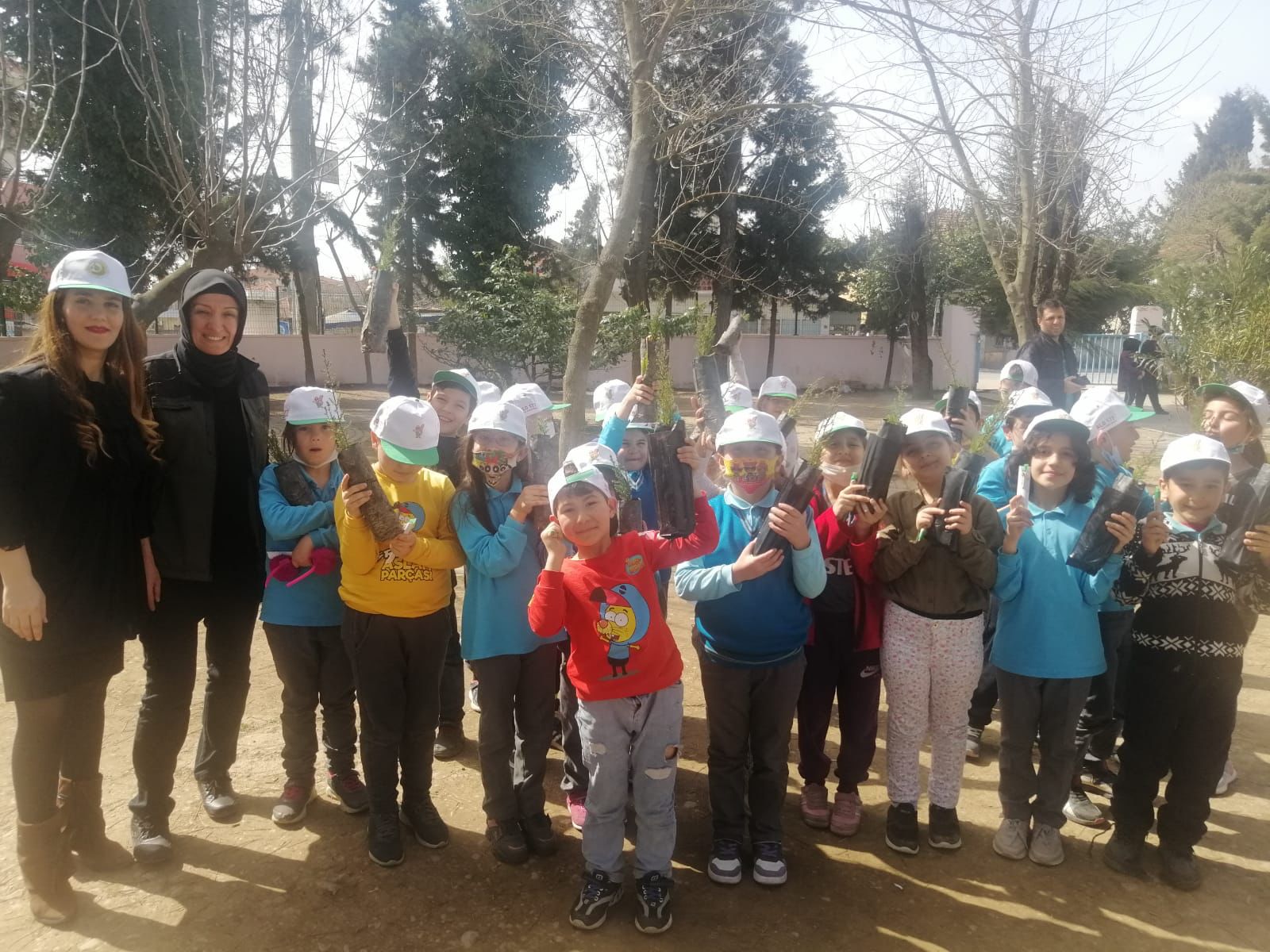 Mustafa Asım Öğrencileri Fidan Dikmeyi Öğrendi