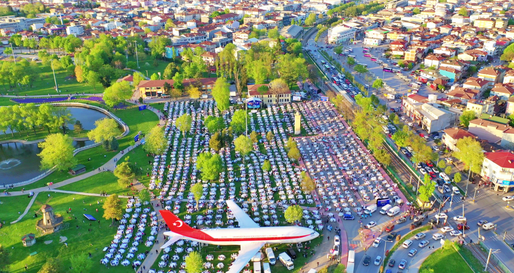 20 bin kişi Büyükşehir’in kardeşlik sofrasında buluştu