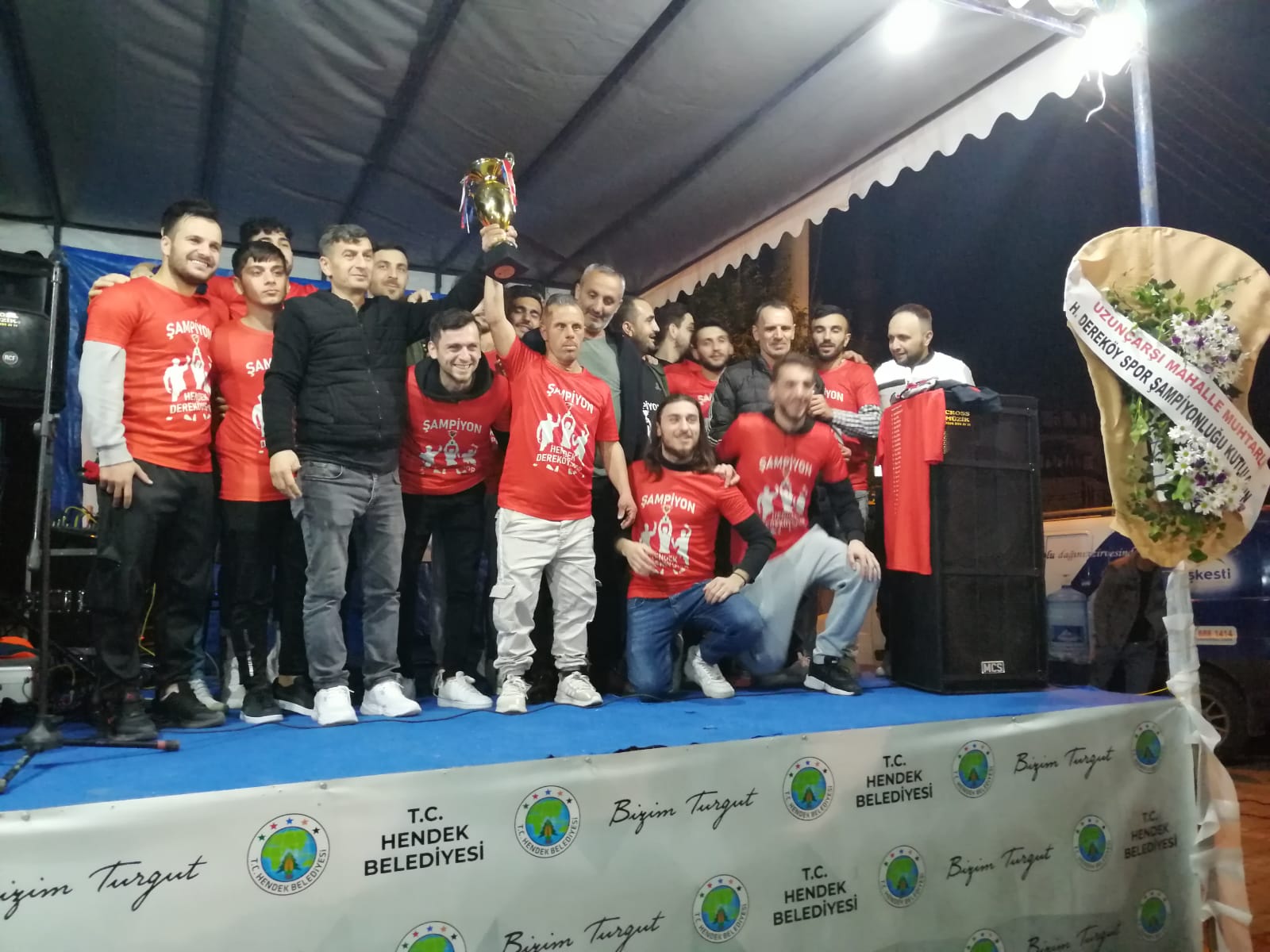 Hendek Dereköyspor Şampiyonluğunu Kutladı