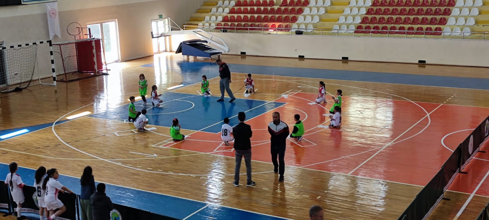 Hendek’te Okul Sporları Çocuk Oyunları Şenliği