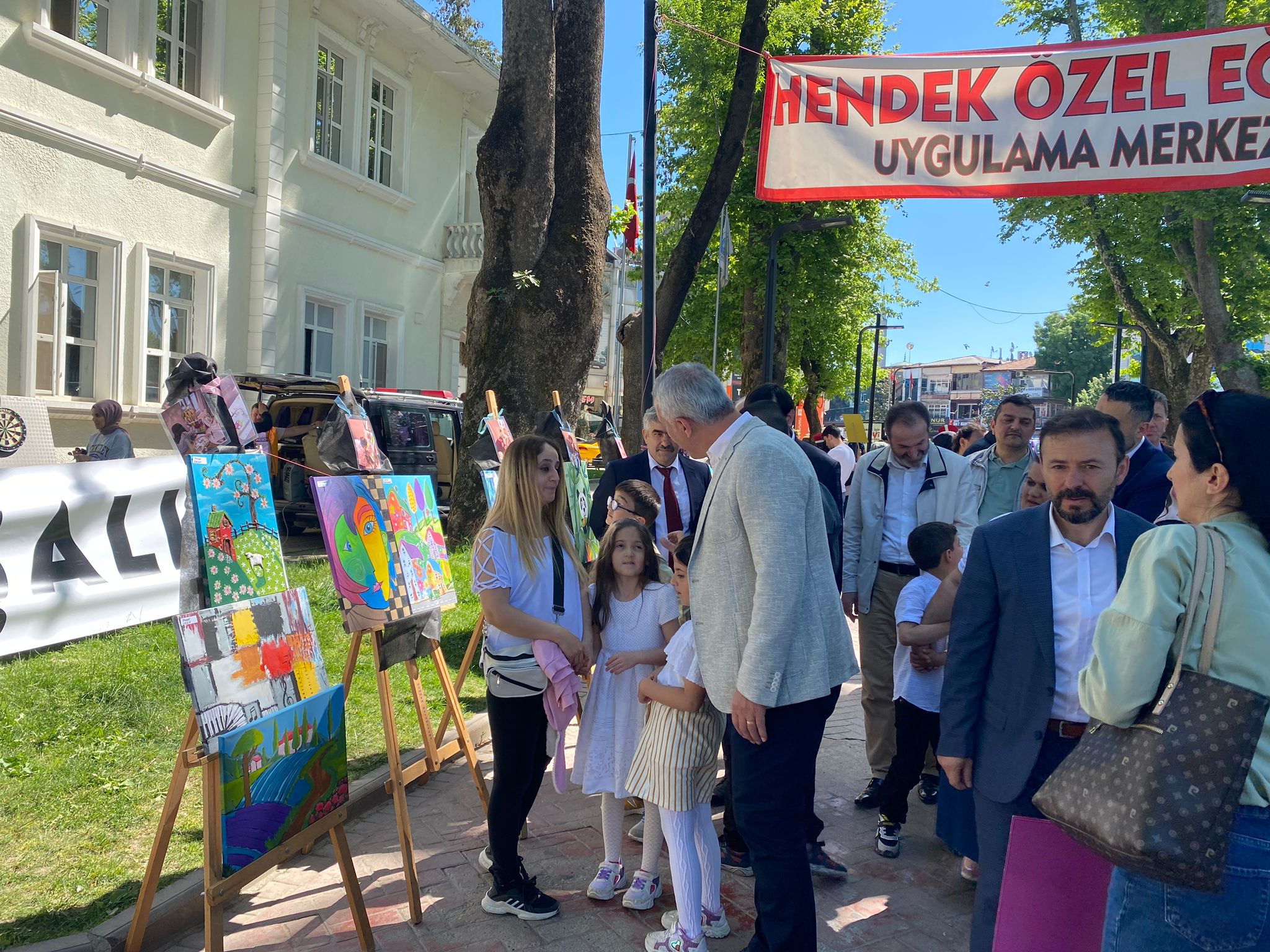 Özel Eğitim Uygulama Okulundan El Sanatları Sergisi