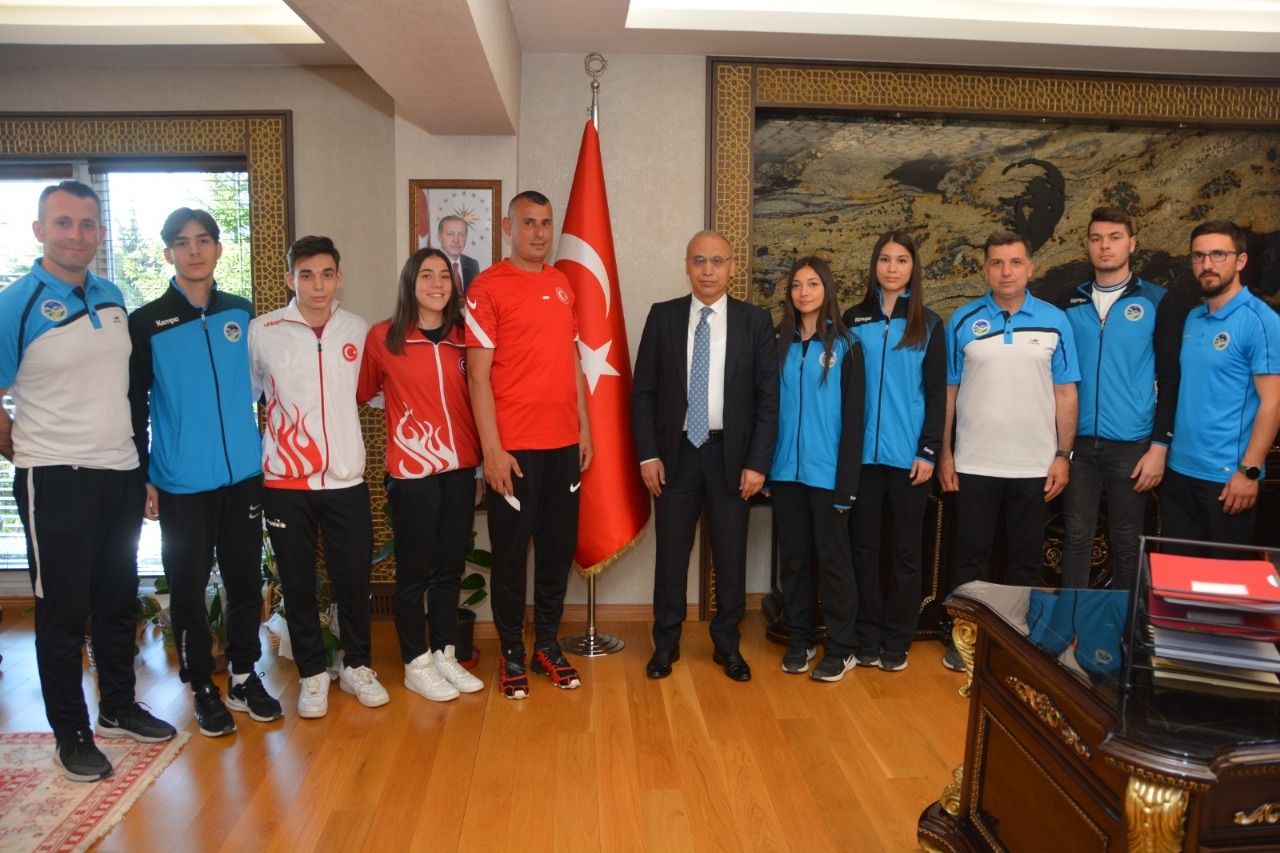 Karate Milli Sporcuları Kaya'yı Ziyaret Etti