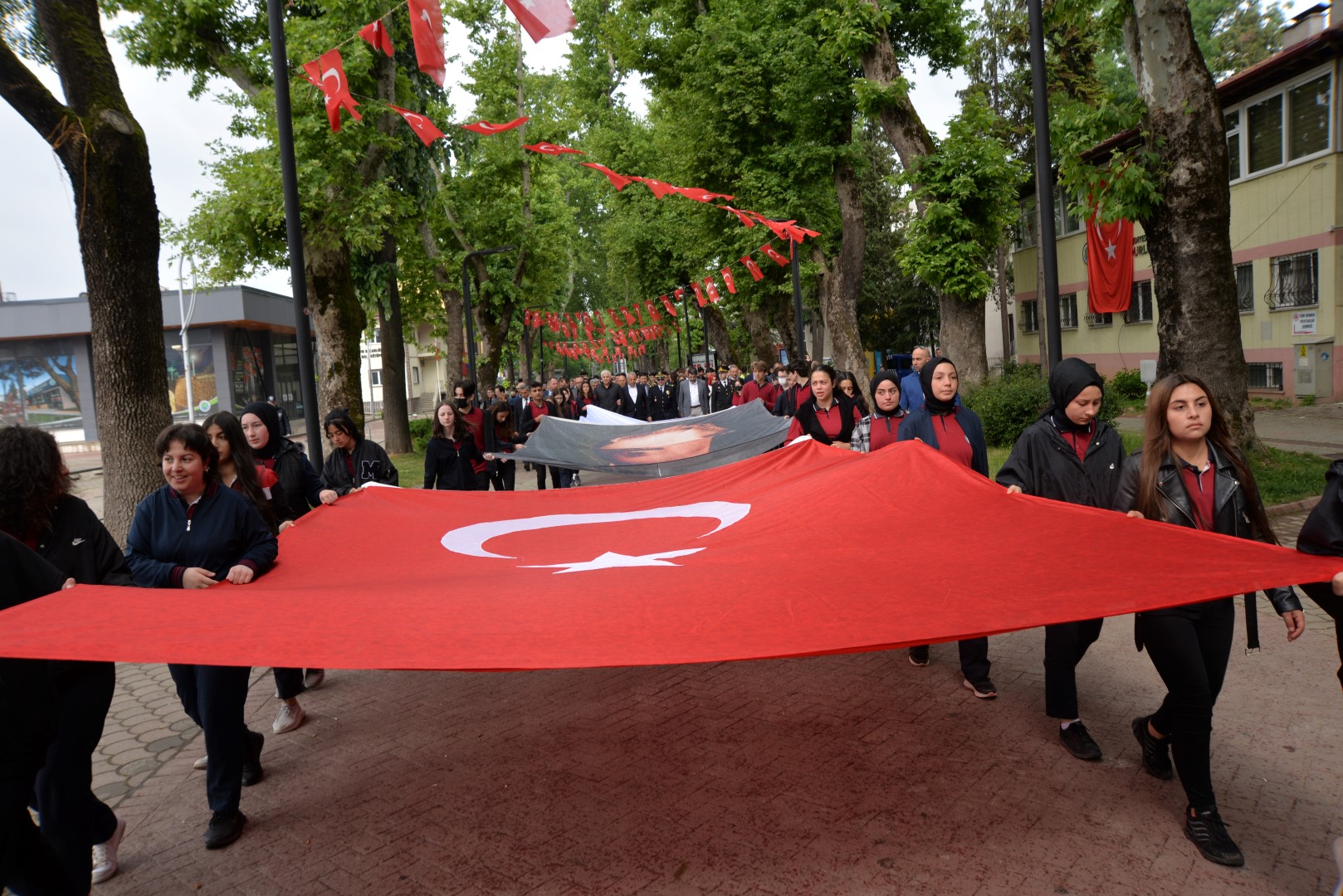 19 Mayıs Hendek´te Coşkuyla Kutlandı