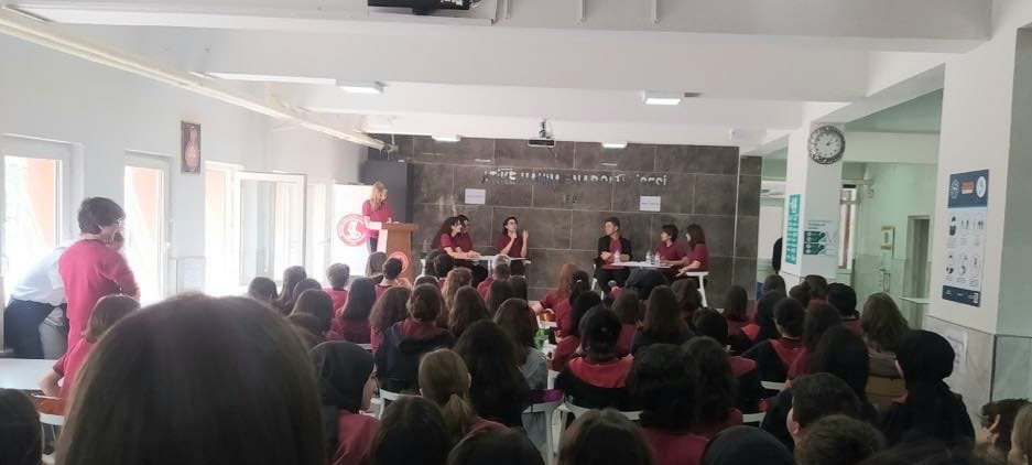 Atike Hanım Anadolu Lisesi Gençlerinden İngilizce Münazara