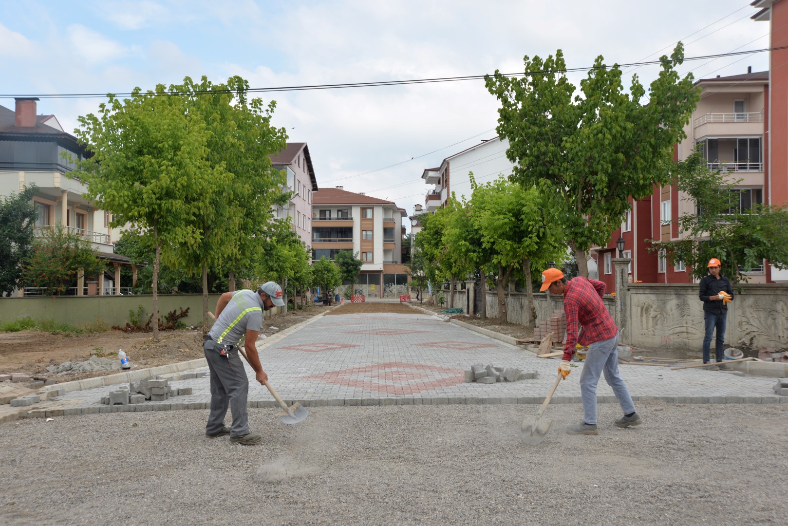 YENİMAHALLE’DE BİR SOKAK DAHA YENİLENİYOR