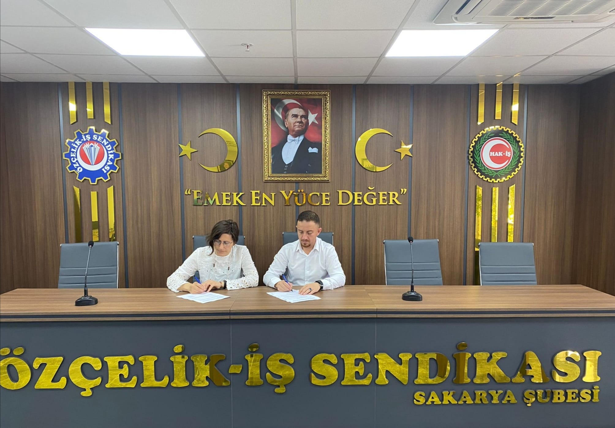 Özçelik-İş Sendikasında Fotoğraf İndirim Anlaşması