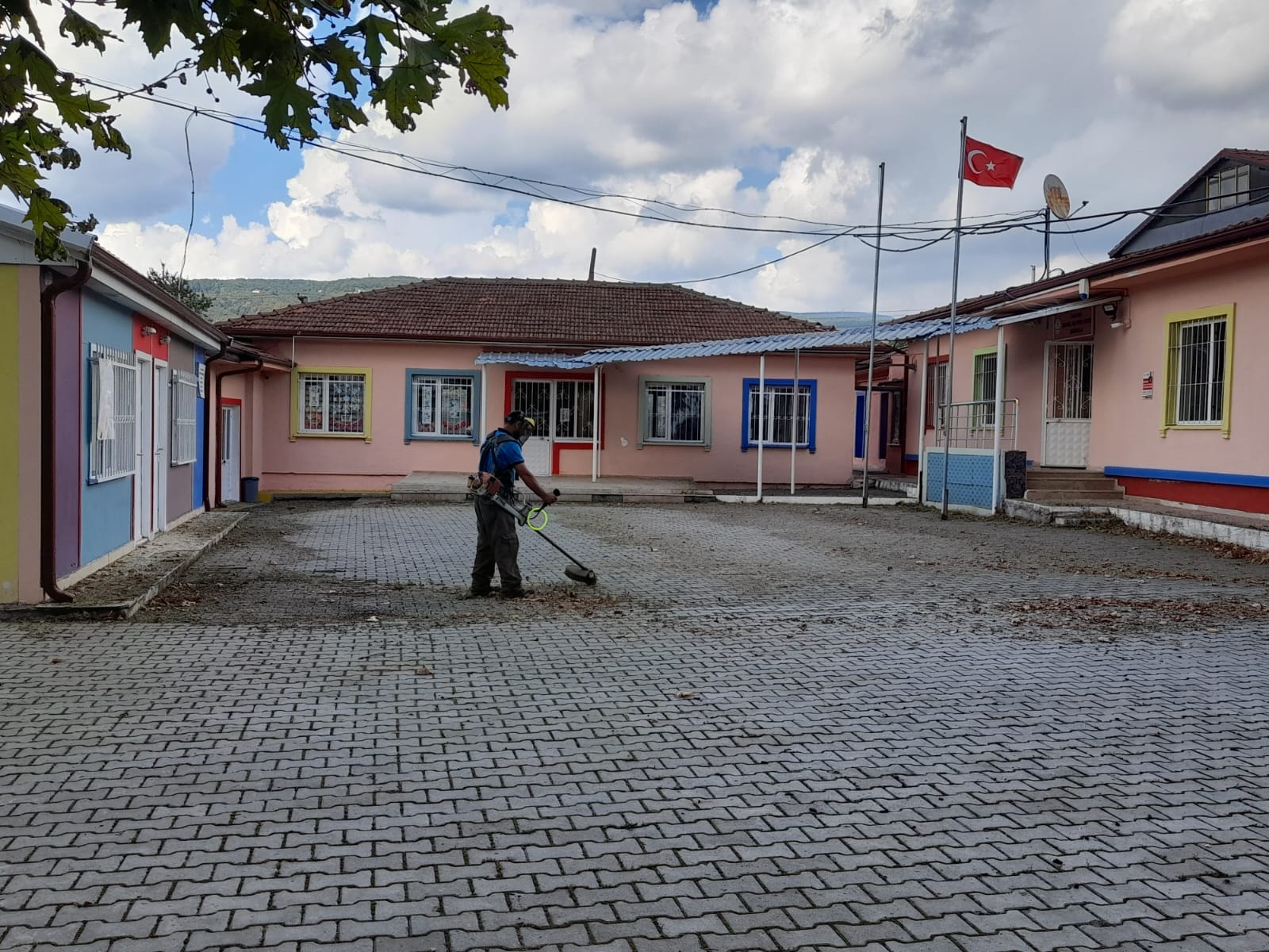 HENDEK BELEDİYESİNDEN EĞİTİME TAM DESTEK