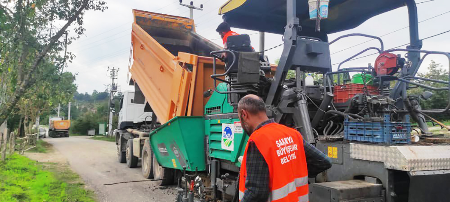 Hendek’te 3 mahalleyi bağlayan grup yolu yeni yüzüne kavuştu