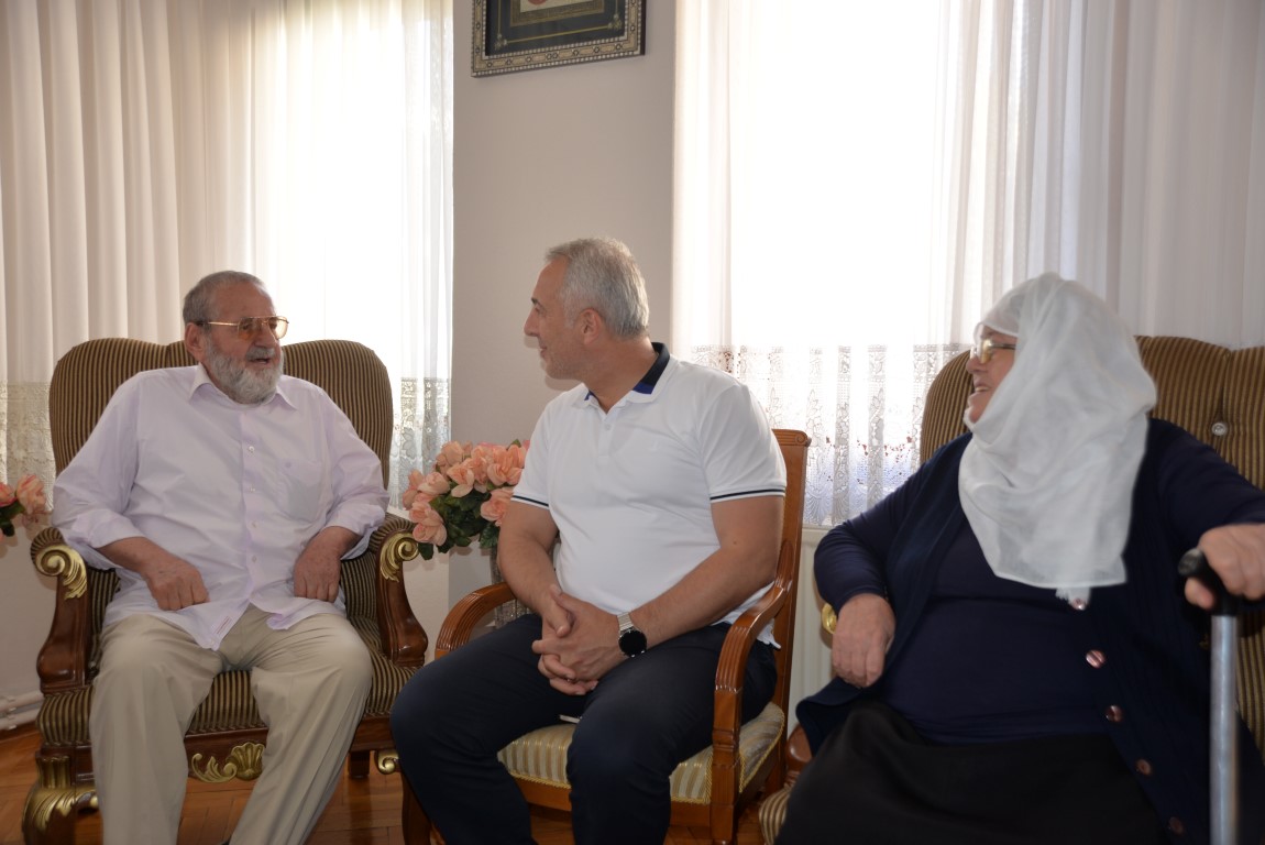 YAŞLILARIMIZ BAŞIMIZIN TACIDIR