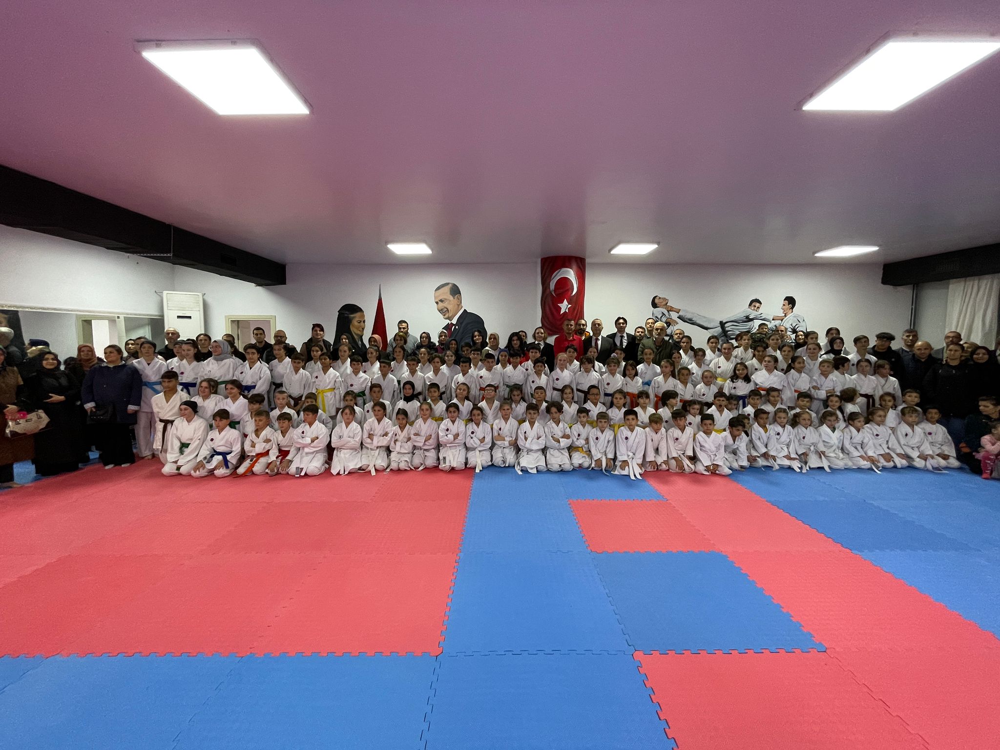 Hendek Belediyesi Karate Takımı Sporcuları Terfi Etti