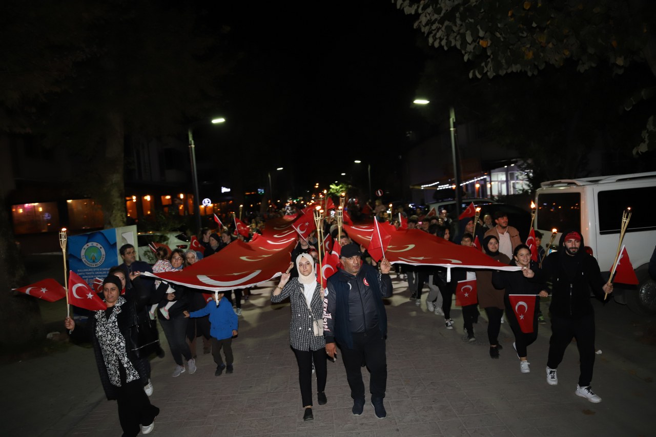 Cumhuriyetin ışığında Atamızın izindeyiz