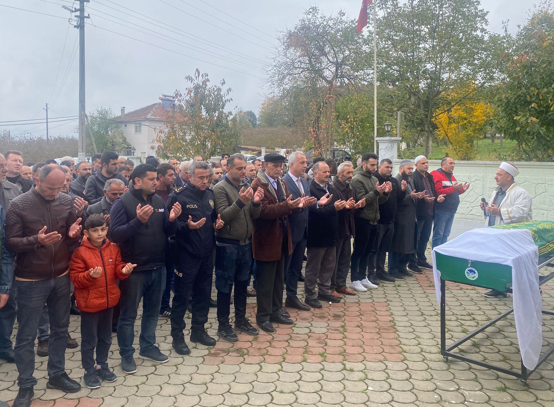 Polis Eşi Dualarla Son Yolculuğuna uğurlandı