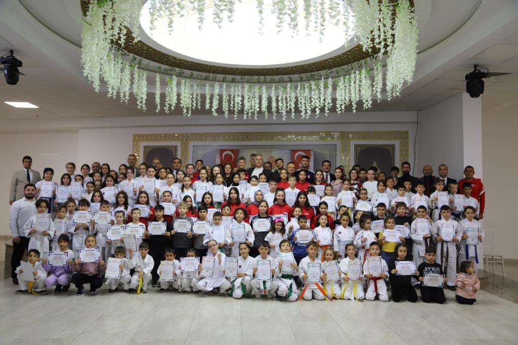 Hendek Belediyesi Karate Takımı Genel Klasmanda Birinci Oldu