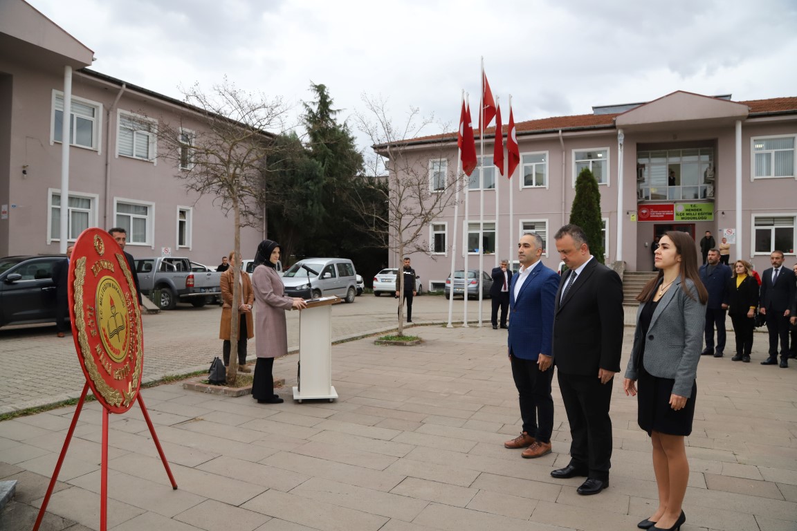 24 Kasım Öğretmenler Günü Hendek’te Törenle Kutlandı