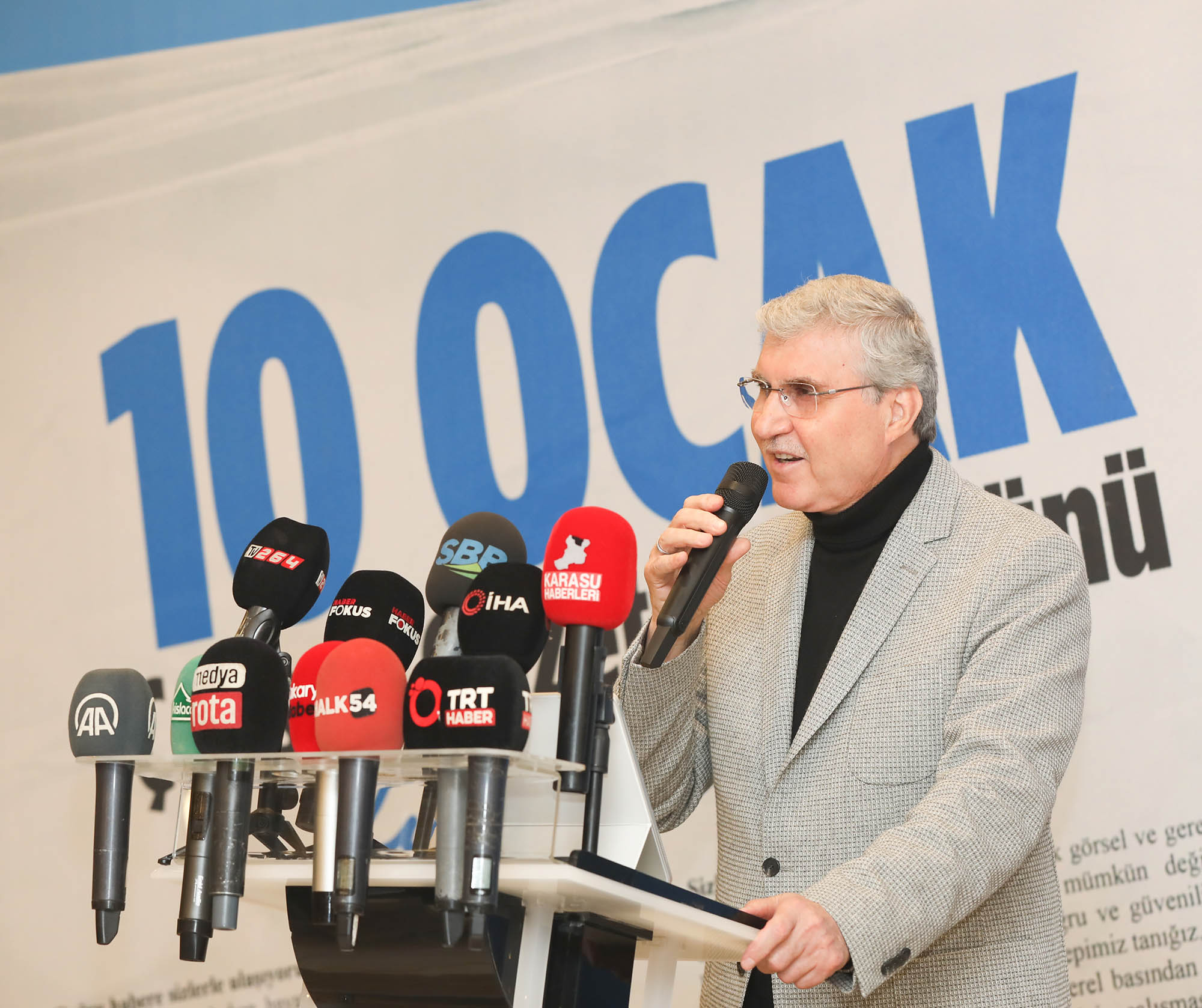 Yüce gazetecileri özel günde misafir etti