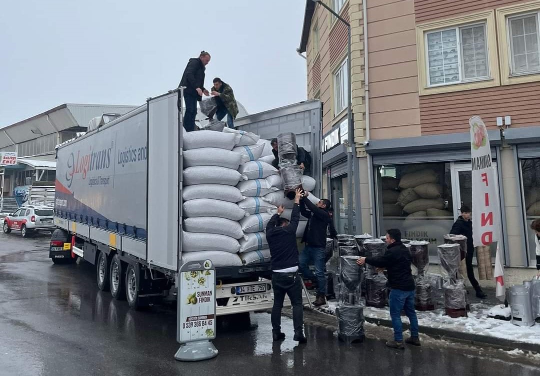 Sunmanlar Derneğinden Deprem Bölgesine 2 Tır Yardım Gönderildi