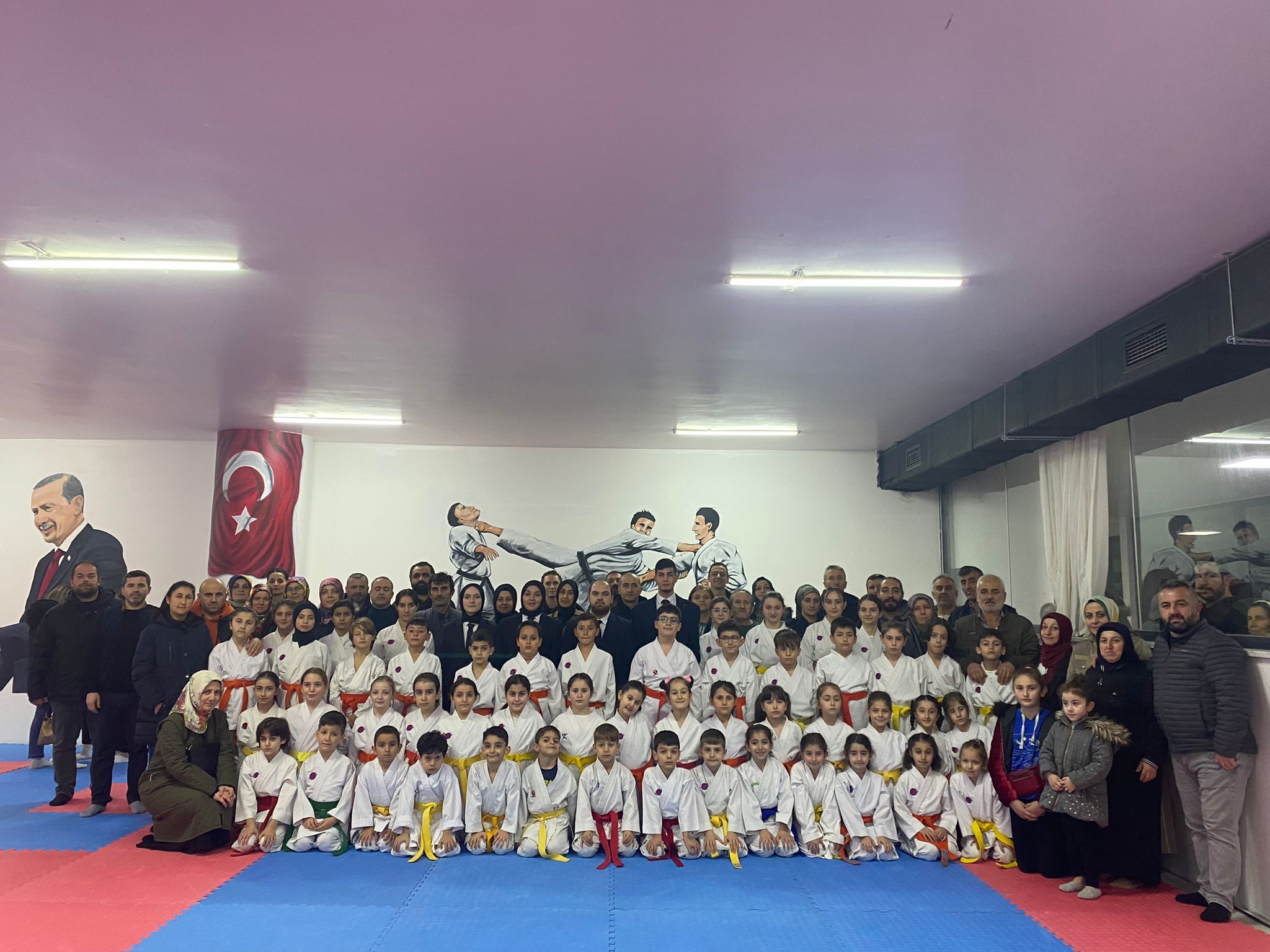 Hendek Belediyesi Karate Kulübü Sporcuları Terfi Etti