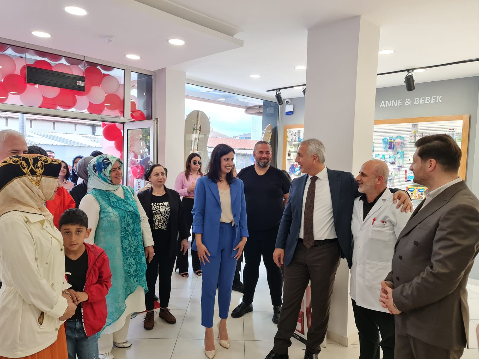 Ezgi Eczanesi Hizmete açıldı