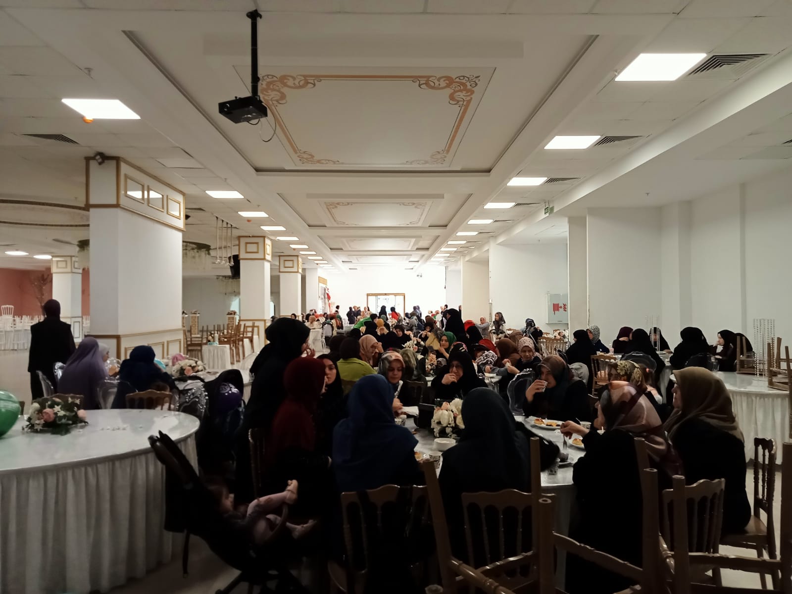 Filistin'e yardım için düzenlenen kahvaltı programı yoğun ilgi gördü